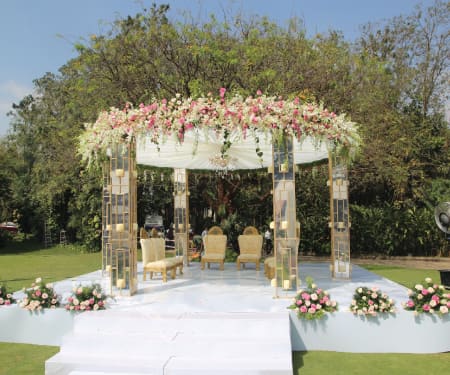 Outdoor wedding mandap at The Oterra