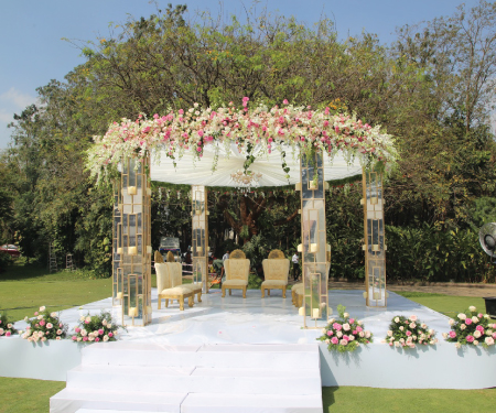 Enchanting Decor and Exquisite Cuisine Enchanting Decor and Exquisite Cuisine